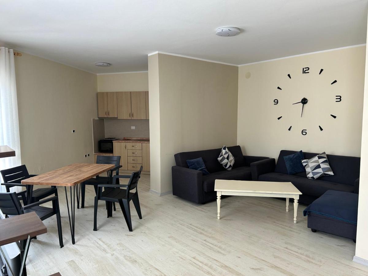 Apartment In Qerret Golem  Bagian luar foto