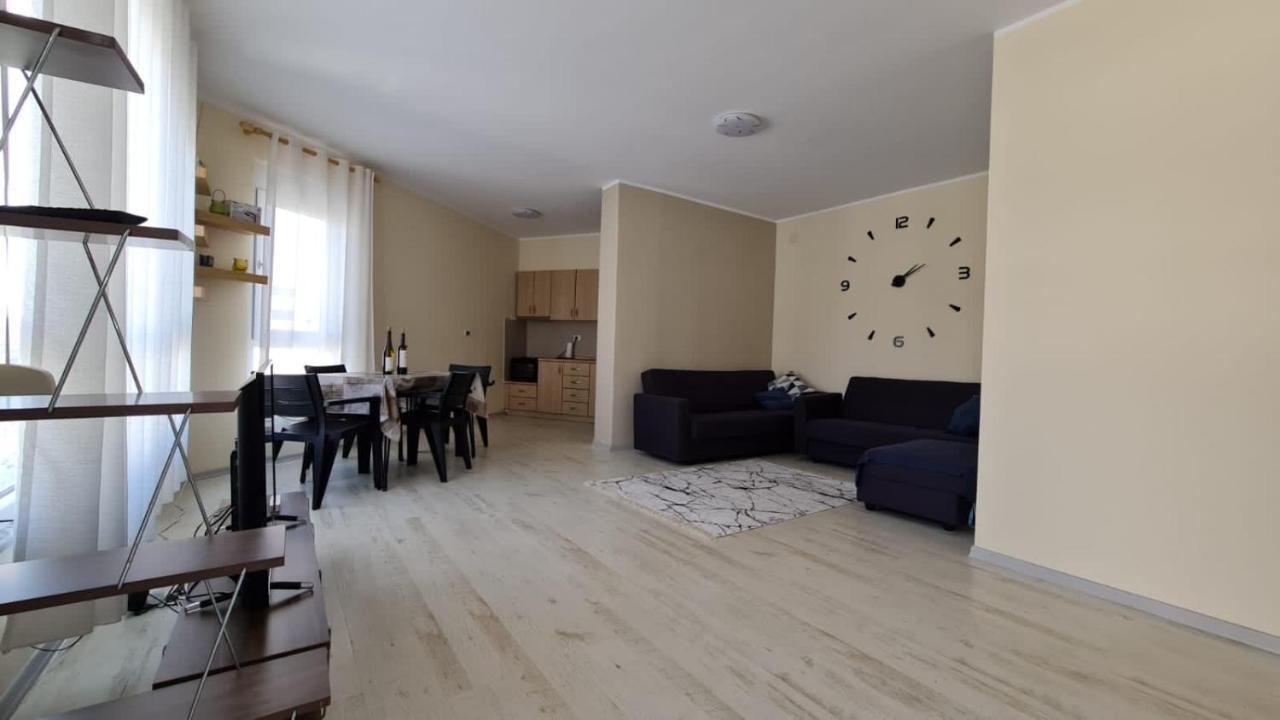 Apartment In Qerret Golem  Bagian luar foto